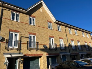 Exterior - Romford Contractor / Family House (Romford)