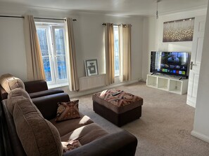 TV - Romford Contractor / Family House (Romford)