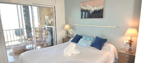 2 間睡房、熨斗/熨衫板