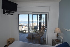 Interior - Holiday rental in Roses, Costa Brava: Apartment with harbor views, sleeps up to 4 guests (Roses)