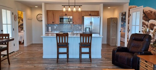 Lovely 2-bedroom cottage with AC in Green Valley