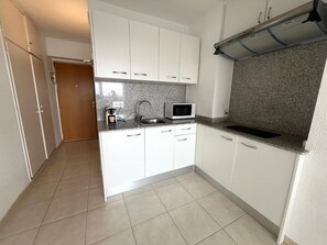 Fridge, microwave, coffee/tea maker, toaster - 1041 ILE DE ROSES. Studio with views over the Empordà wetlands. (Roses)