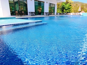 Hồ bơi trong nhà, hồ bơi ngoài trời
