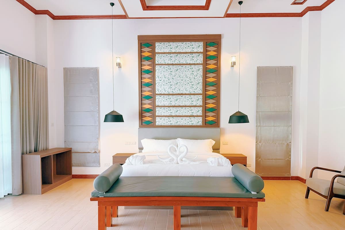 Deluxe Room, Balcony, Mountain View | Individually decorated, blackout drapes, free WiFi, bed sheets