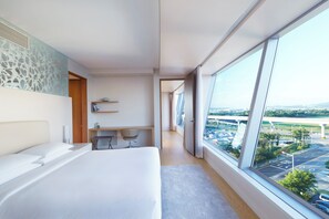 Executive Suite, 1 King Bed (Deluxe) | Premium bedding, in-room safe, iron/ironing board, free WiFi - Hyatt Regency Incheon Paradise City (Incheon)