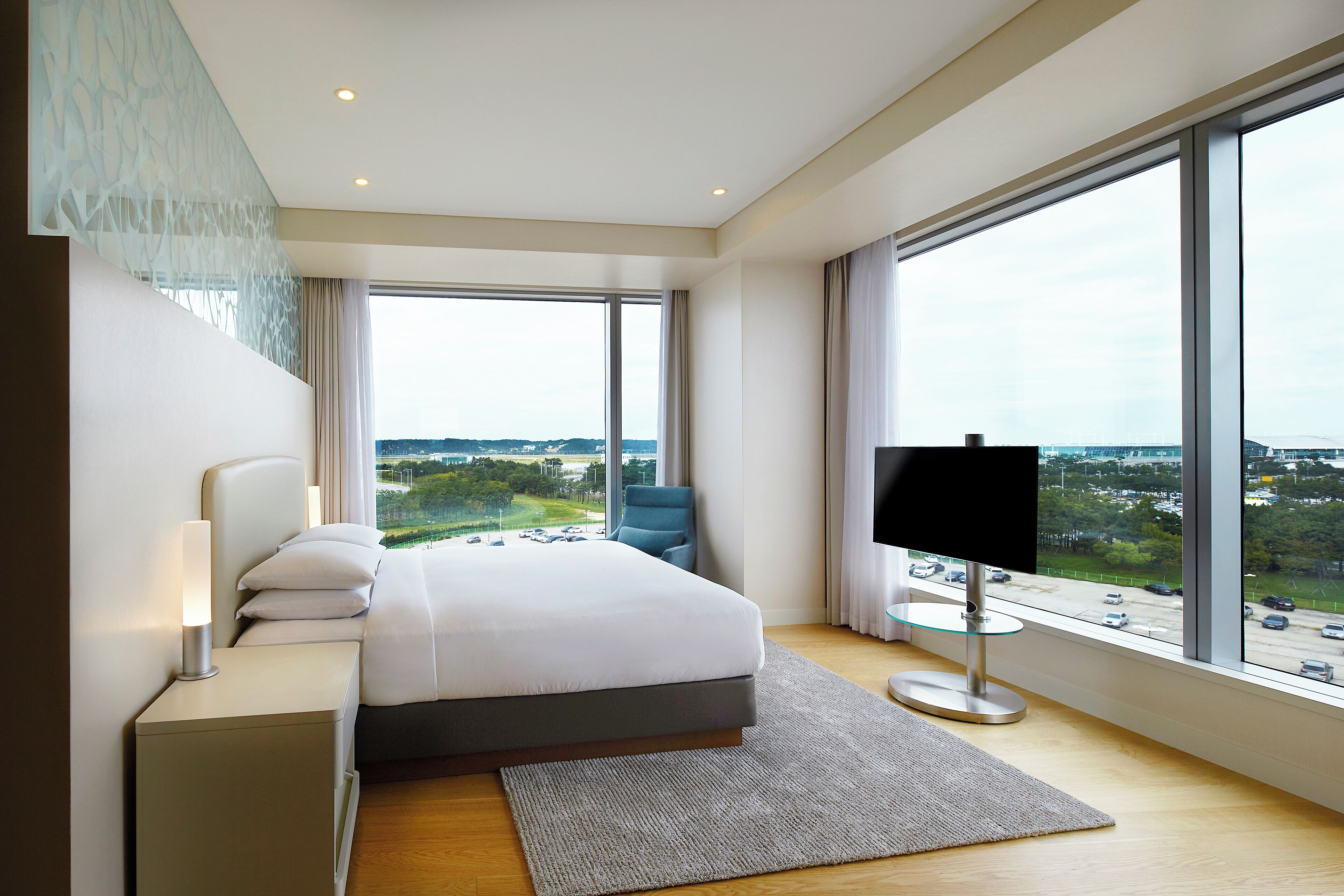 Room, 1 King Bed (Airport View) | In-room safe, iron/ironing board, free WiFi