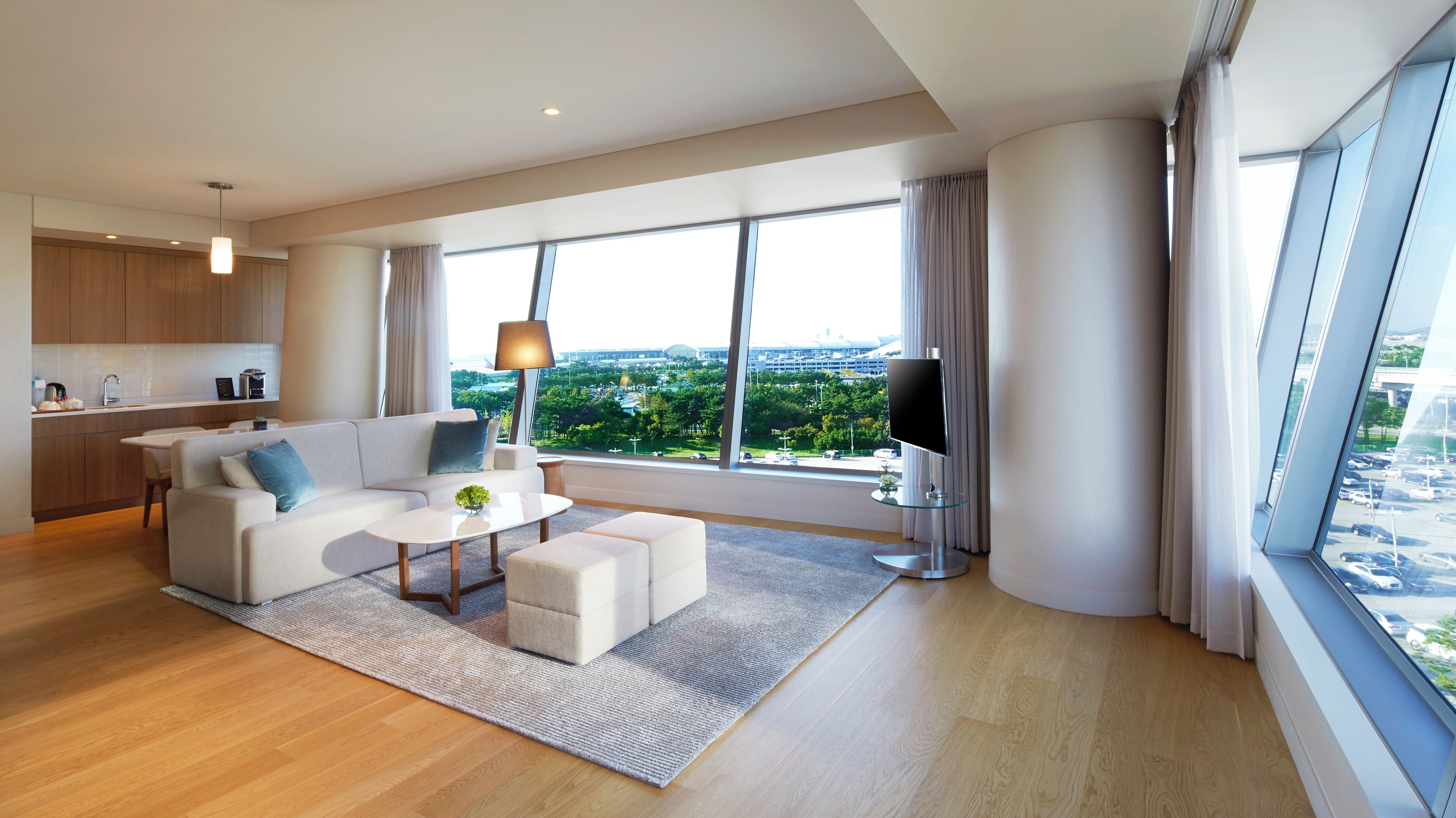 Executive Suite, 1 King Bed (Deluxe) | Living area