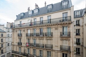 Exterior - Blueground | Épinettes, wifi, nr Parc Monceau (Paris)