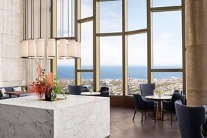 Dining - Luxe Skyline Suite. Views, Heated pool, Gym, Sauna, Steam beside Crown Casino (Southbank)