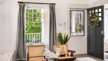 Smart-TV, peis og bøker