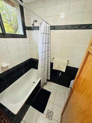 Bidet, towels, soap, toilet paper - Quinta los caracoles de chacras (quiet and comfortable) (Luján de Cuyo)