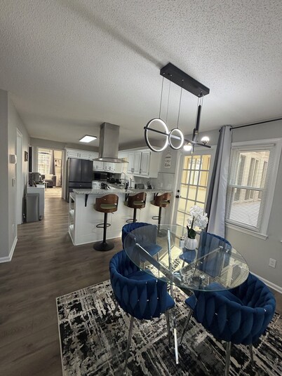 Luxury 4BR Retreat • PS5 • Massage Chair • Renovated