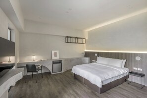Classic Double Room, Balcony, City View | Desk, blackout curtains, free WiFi, wheelchair access - H suite inn (Changhua)