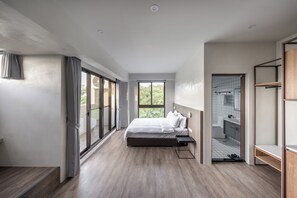 Deluxe Double Room, Balcony, City View | Desk, blackout drapes, free WiFi, wheelchair access - H suite inn (Changhua)