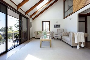 TV - The House of Silence (Binalong Bay)