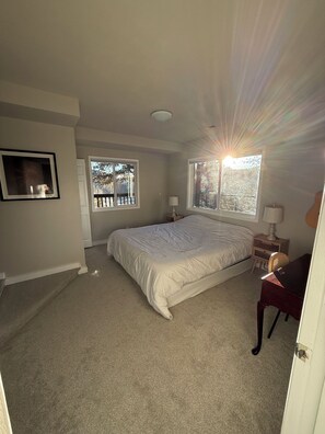 2 bedrooms, desk, iron/ironing board, free WiFi - The Little House on the Hill - Families Look Here (Divide)