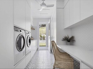 Interior - 12 Hill Avenue (Burleigh Heads)