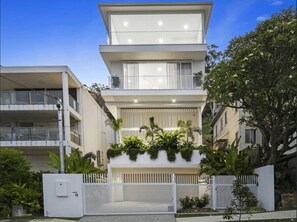 Exterior - 12 Hill Avenue (Burleigh Heads)