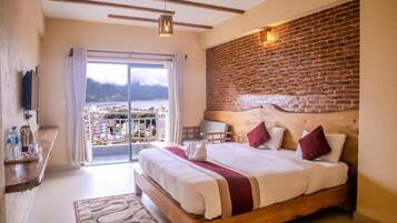 Desk, laptop workspace, free WiFi