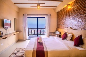 Deluxe Triple Room | Desk, laptop workspace, free WiFi - Pinnacle Residences Pokhara (Pokhara)