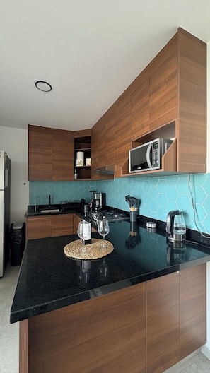 Fridge, microwave, stovetop, coffee/tea maker - Casa Merlot: modern and boutique near the center of town (Tequisquiapan)