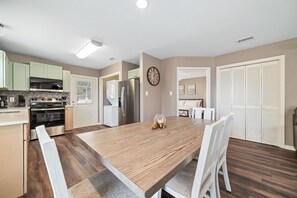 Dining - Downtown Gulf Shores Duplex w/ Private Pool, Dog Friendly | BEACHBALL PROPERTIES (Gulf Shores)