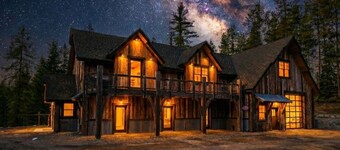 NEW! Spacious 6BR Lodge with Hot Tub, Game Room & Fire Pit | Sleeps 20 | Bison Ridge Retreat