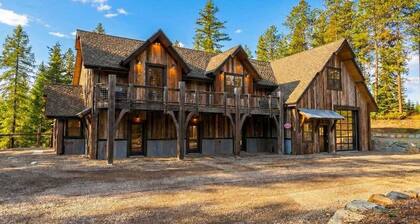 New! Spacious Lodge | 3 Kings | Hot Tub & Fire Pit