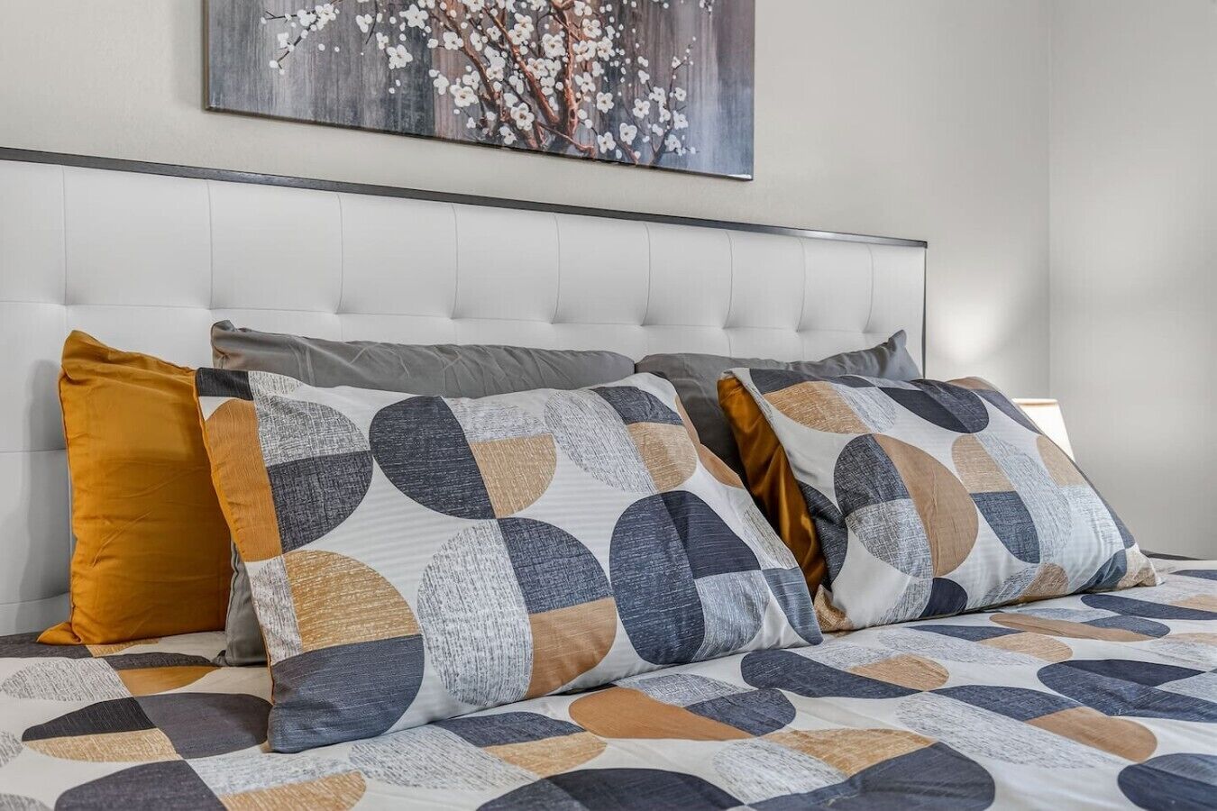 Desk, iron/ironing board, WiFi, bed sheets