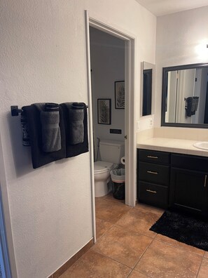 Shower, hair dryer, towels, soap - Cozy 2bd 2ba in Chula Vista (Chula Vista)