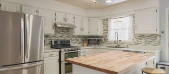 Riverbend Retreat- walk to golf course