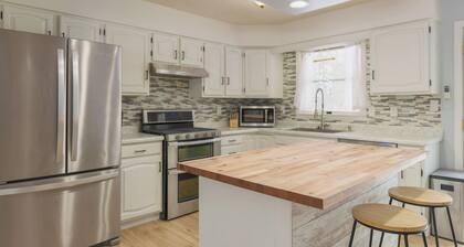 Riverbend Retreat- walk to golf course