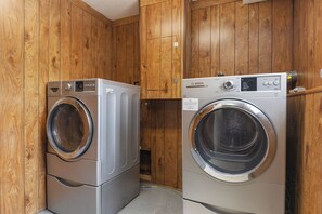 Interior - Riverbend Retreat- walk to golf course (South Haven)