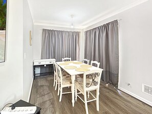 Dining - Comfortable 3-Bed Home in Marangaroo (Marangaroo)