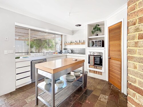 Comfortable 3-Bed Home in Marangaroo