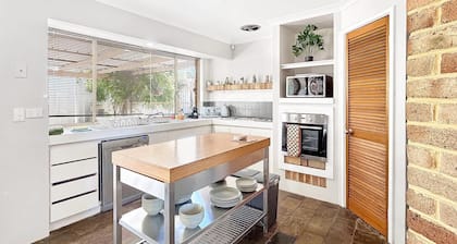 Comfortable 3-Bed Home in Marangaroo