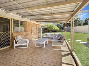 Terrace/patio - Comfortable 3-Bed Home in Marangaroo (Marangaroo)