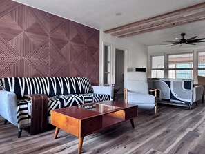 Living area - Classic 3-bedroom 2-bath House Minutes from Downtown (San Antonio)