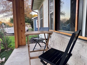 Outdoor dining - Classic 3-bedroom 2-bath House Minutes from Downtown (San Antonio)