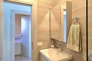 Shower, hair dryer, towels - Lura 2 Holiday Homes 127, Lalzit Bay, Albania (Lalzit Bay)