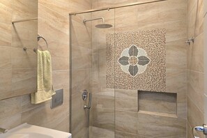 Shower, hair dryer, towels - Lura 2 Holiday Homes 127, Lalzit Bay, Albania (Lalzit Bay)