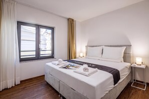 A hotel room with a bed, a window, a bedside table, and a lamp. - Luxury City Penthouse Adialuxe S7, Rijeka, Croatia (Rijeka)