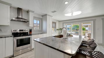 Premier-Apartment, 2 Schlafzimmer, am Strand | Eigene Küche