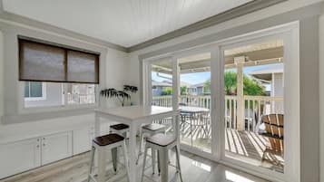 Condo Premier, 2 chambres, au bord de la plage | Restauration