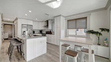 Premier-Apartment, 2 Schlafzimmer, am Strand | Eigene Küche