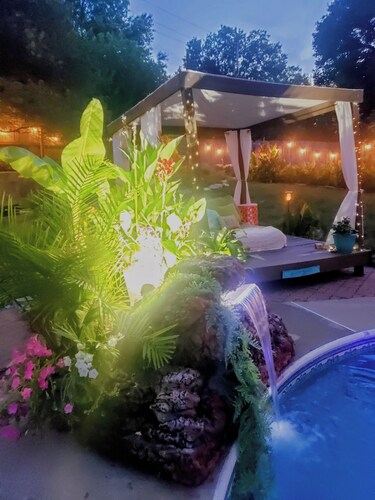 JUST LISTED! Tiki Oasis-sleeps 12, Pool/Sand Beach, World Cup