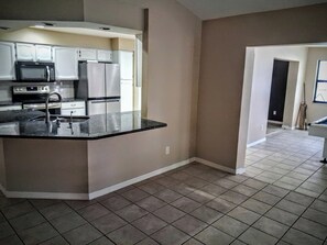 Fridge, microwave, oven, stovetop - Spacious 4-bedroom home with pool table, pool,and 15 min from everything Tampa (Riverview)