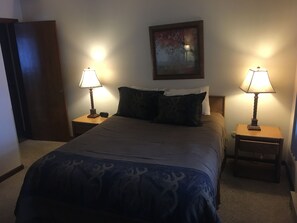 2 bedrooms, iron/ironing board, free WiFi, bed sheets - Cozy 2-bedroom 2-bath condo in Winter Park just 2 miles from the mountain (Winter Park)