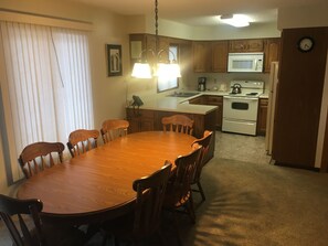 Fridge, microwave, oven, stovetop - Cozy 2-bedroom 2-bath condo in Winter Park just 2 miles from the mountain (Winter Park)