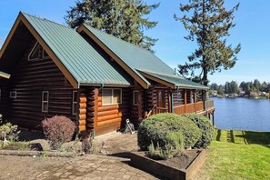 Exterior - Dog-Friendly lakefront home with dock, kayaks & game room (Olympia)